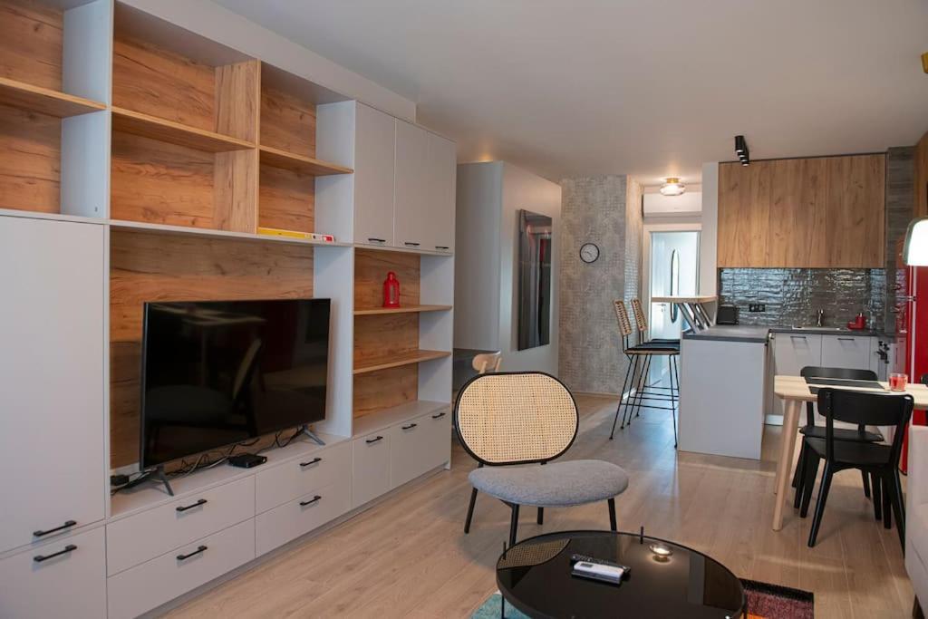 New York: A Spacious Modern Apartment With Parking Sofia Ngoại thất bức ảnh