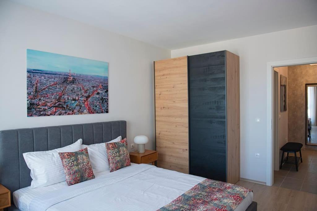 New York: A Spacious Modern Apartment With Parking Sofia Ngoại thất bức ảnh